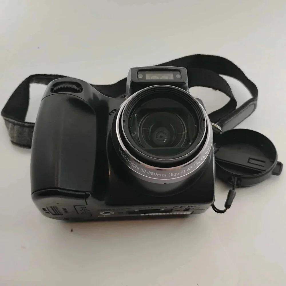 Kodak EasyShare DX7590 5.0MP Digital Camera – 10x Optical Zoom – Tested w/ Case